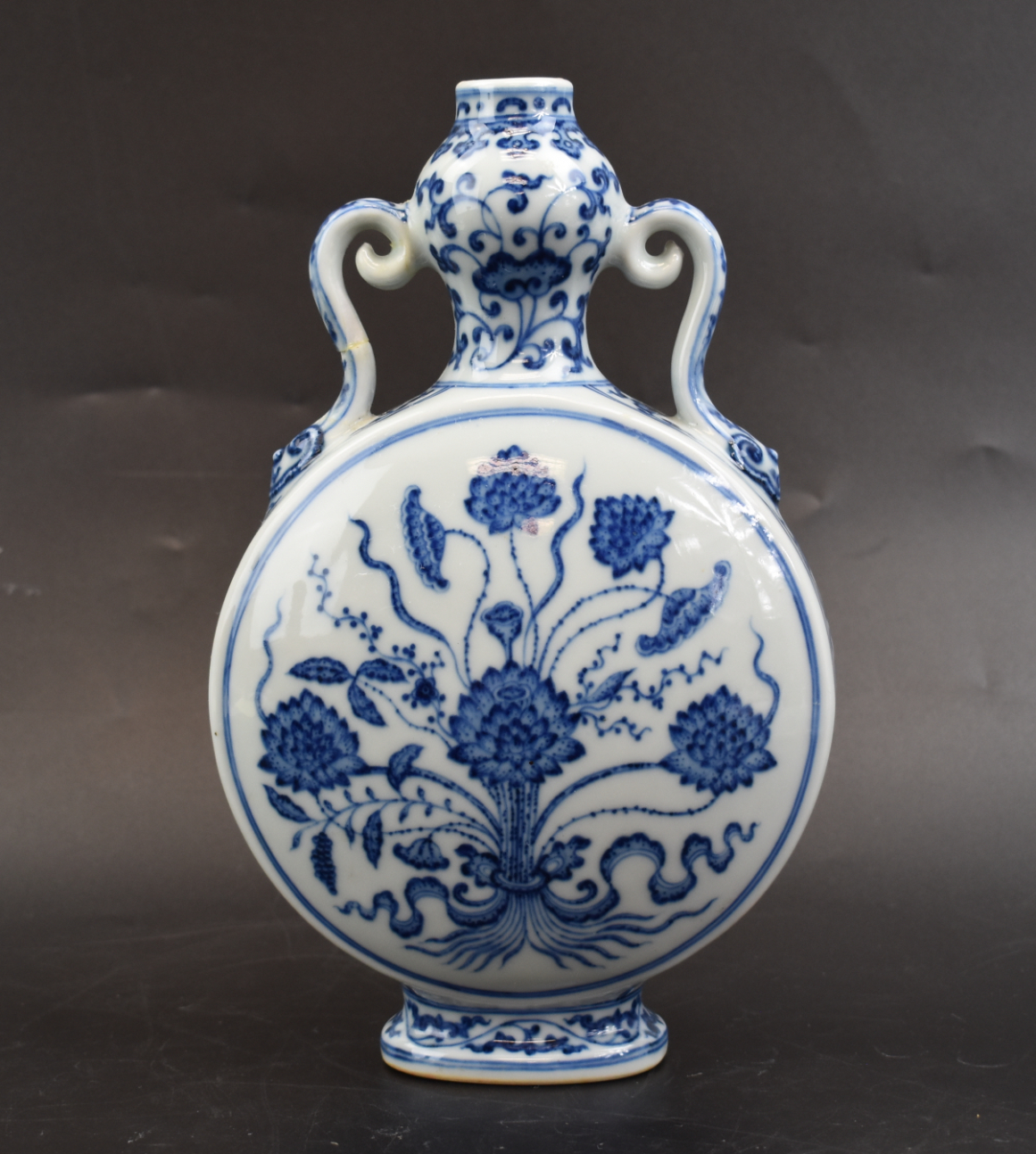 CHINESE BLUE & WHTE MOONFLASK VASE