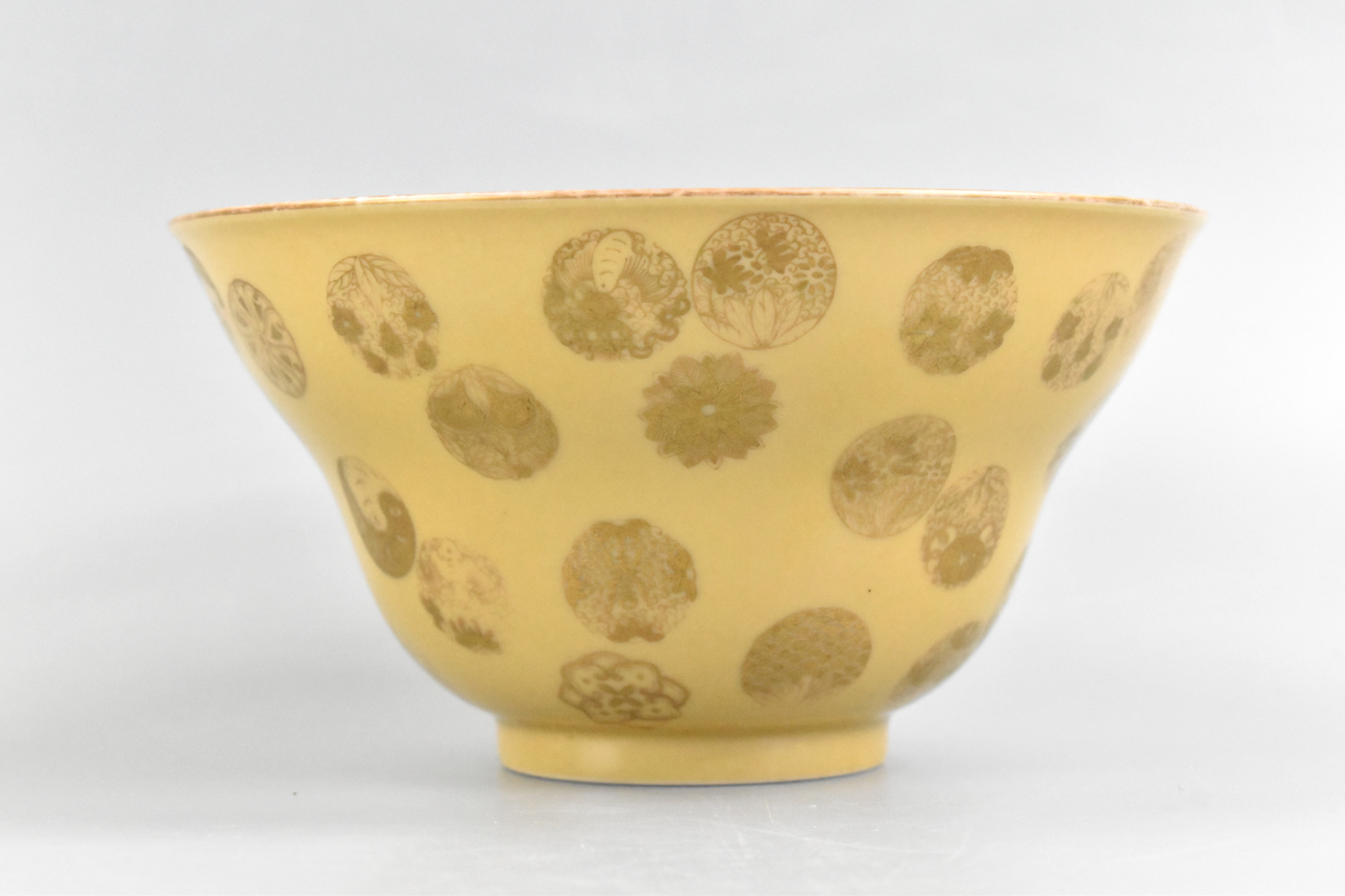 CHINESE YELLOW GROUND GILT BOWL, QIANLONG