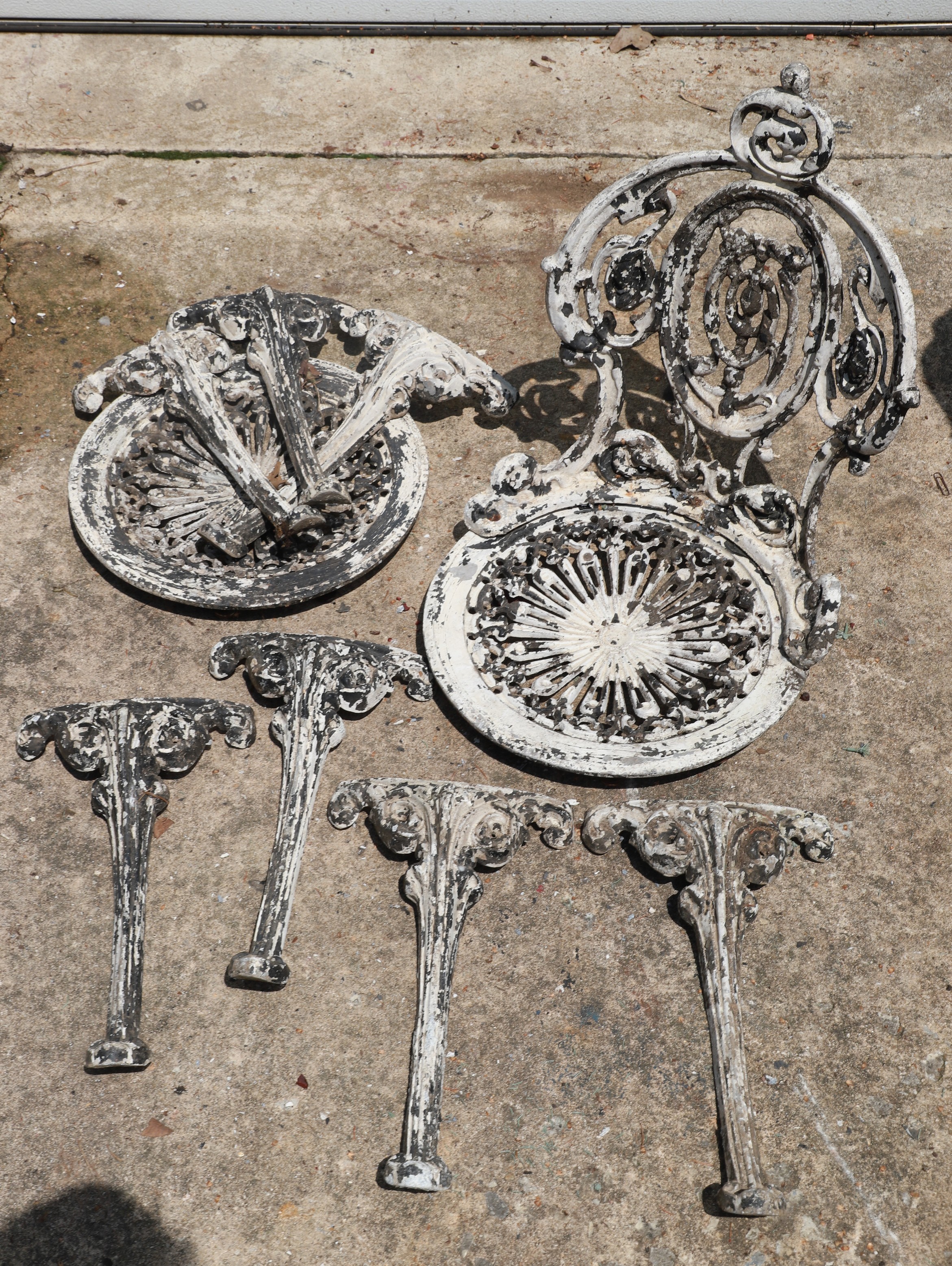 Miscellaneous metal garden pieces  3b638b