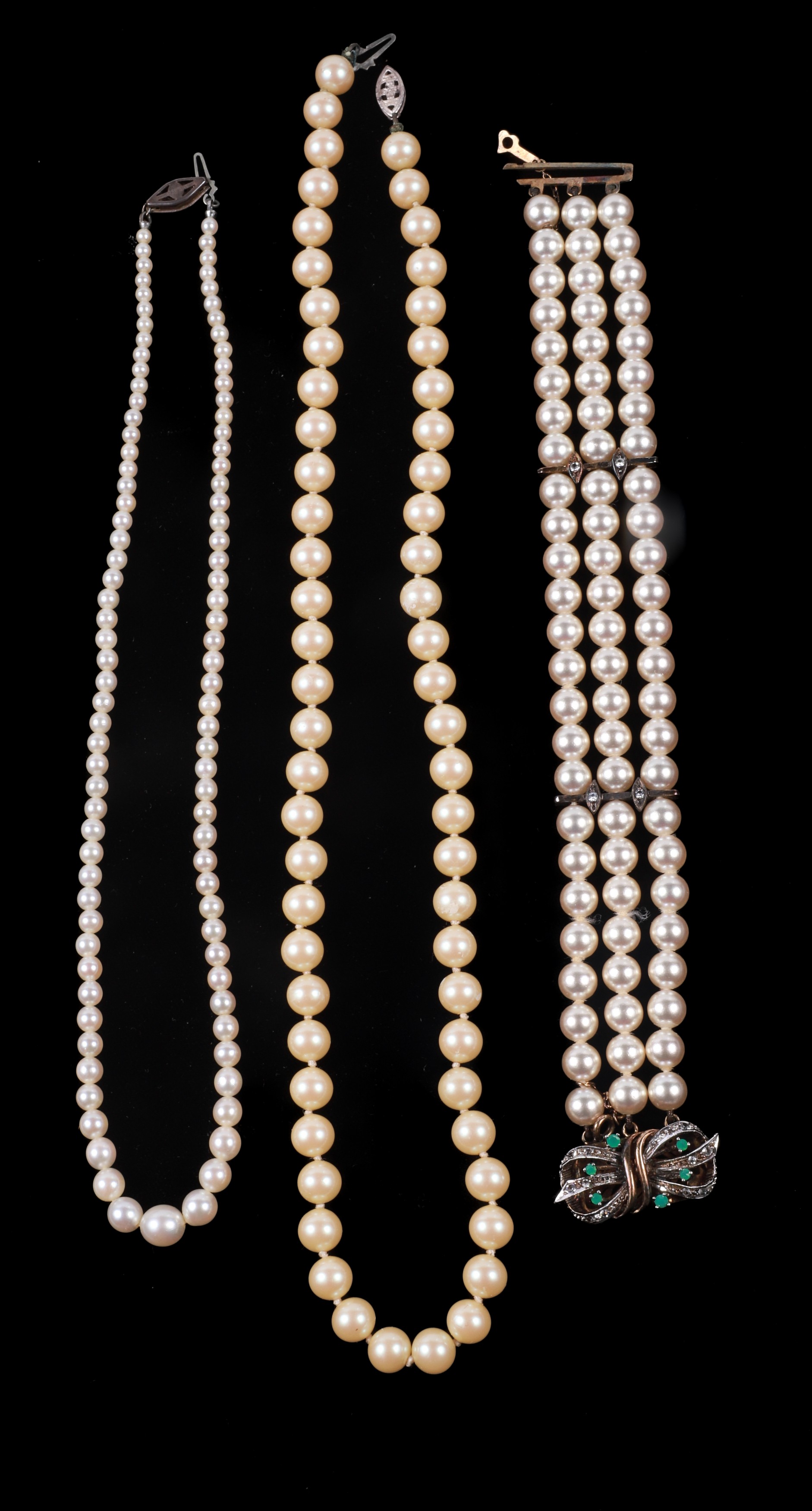  3 Pearl necklaces and bracelet 3b6452