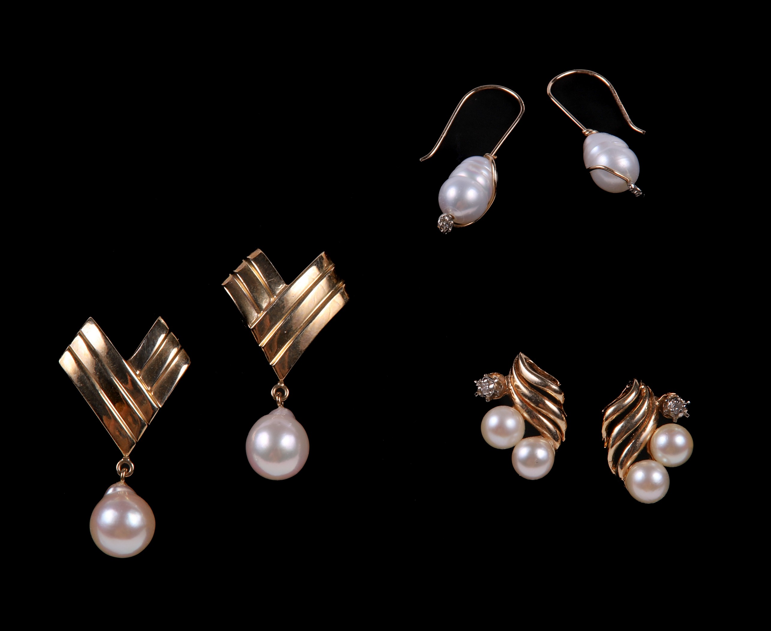 (3) Pairs pearl and gold earrings