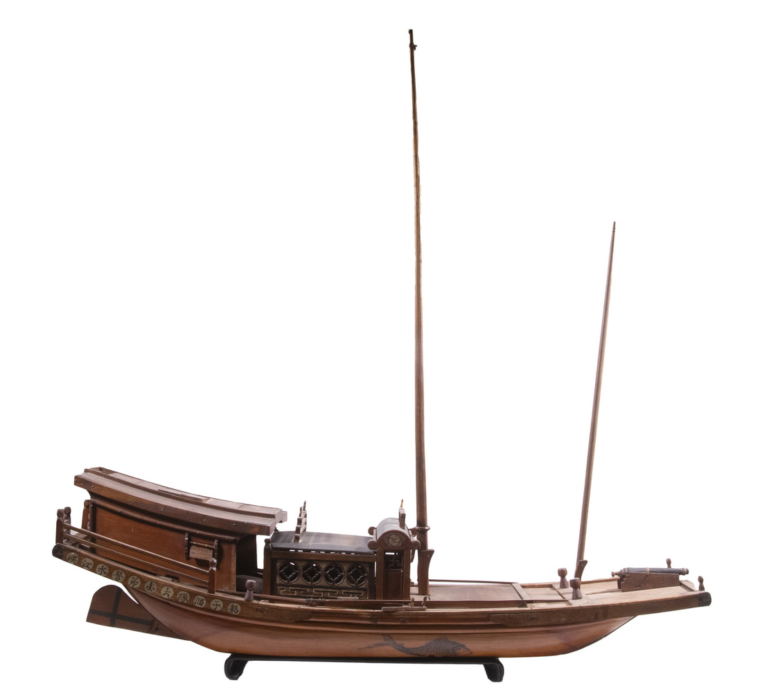 LARGE MODEL OF AN EARLY CHINESE JUNK