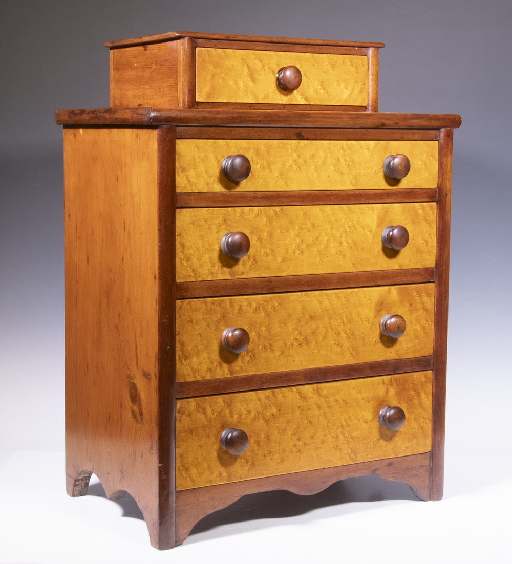 CHILD SIZE CHEST OF DRAWERS 19th 3b6719