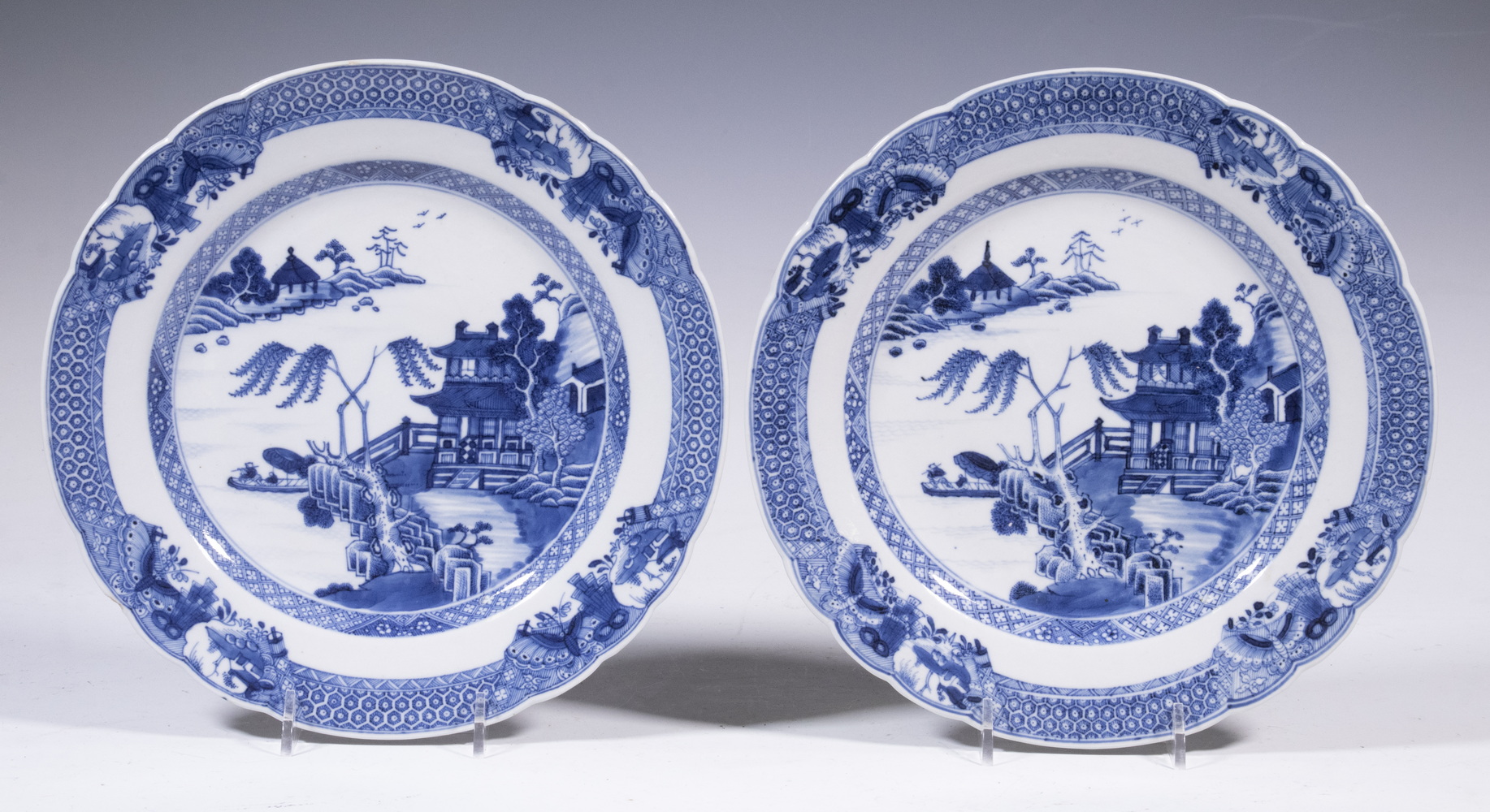 CHINESE EXPORT BLUE WHITE PLATES 3b6766