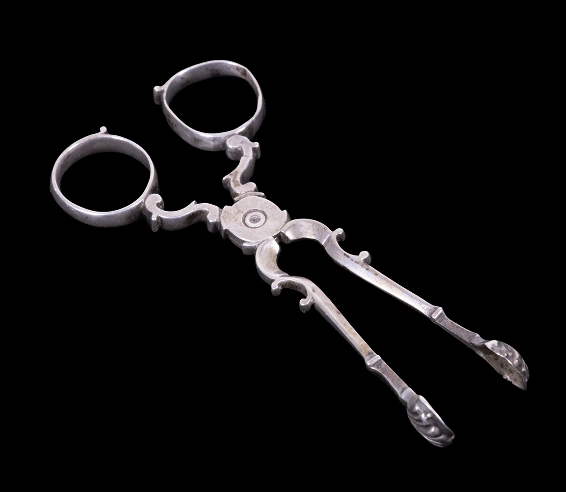 18TH C ENGLISH SILVER TEA TONGS 3b677a