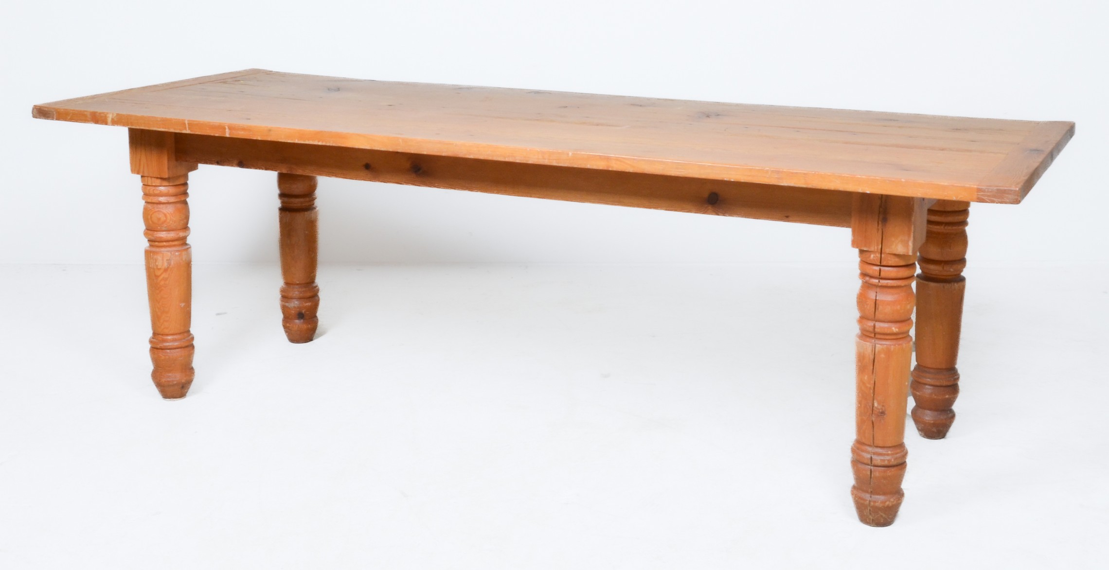 Pine Farm table, top with breadboard