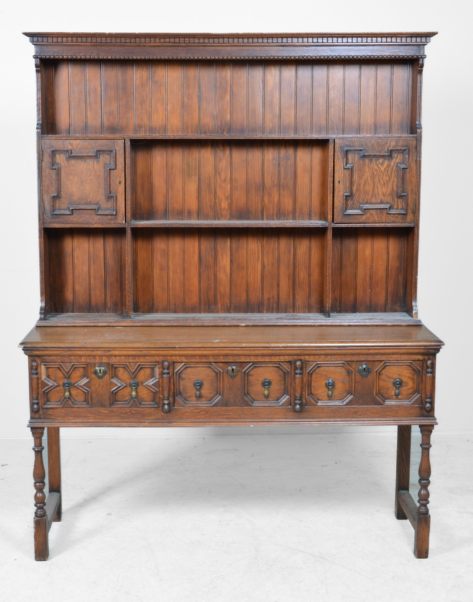 Oak Jacobean Style 2 Part Welsh 3b6872