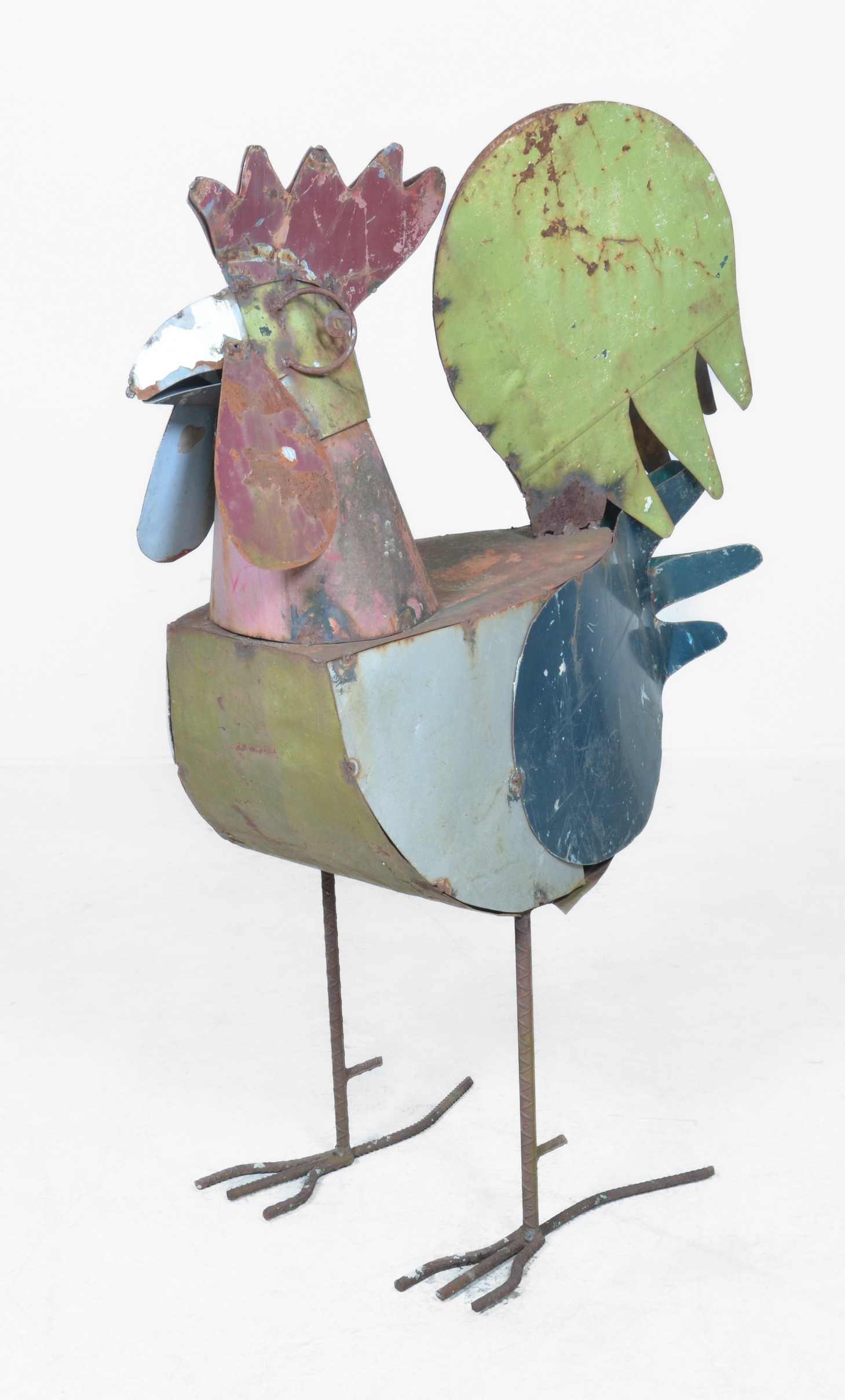 Metal garden statue of Rooster, paint