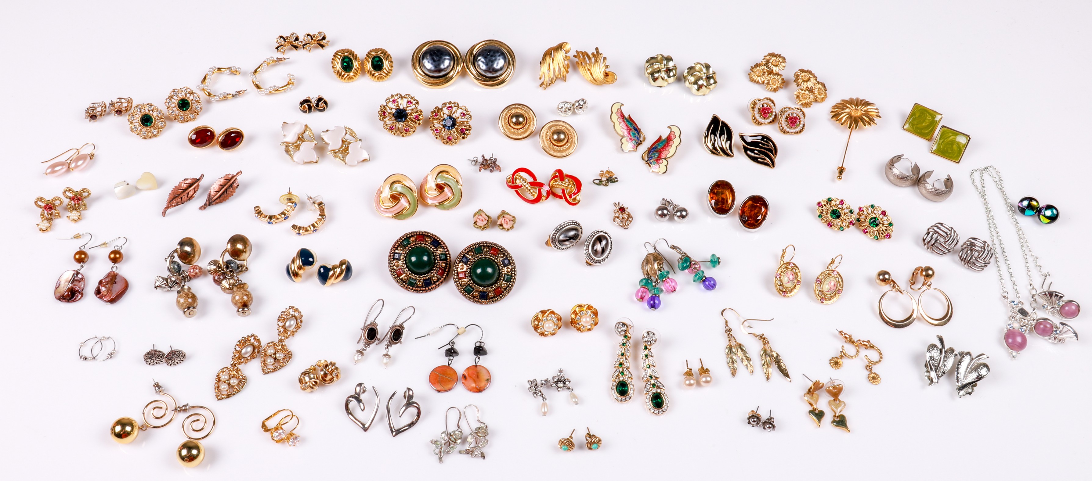  30 Vintage earring pairs costume  3b6916