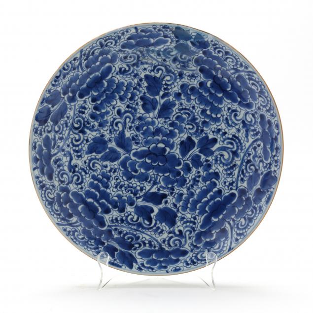 A LARGE CHINESE PORCELAIN BLUE