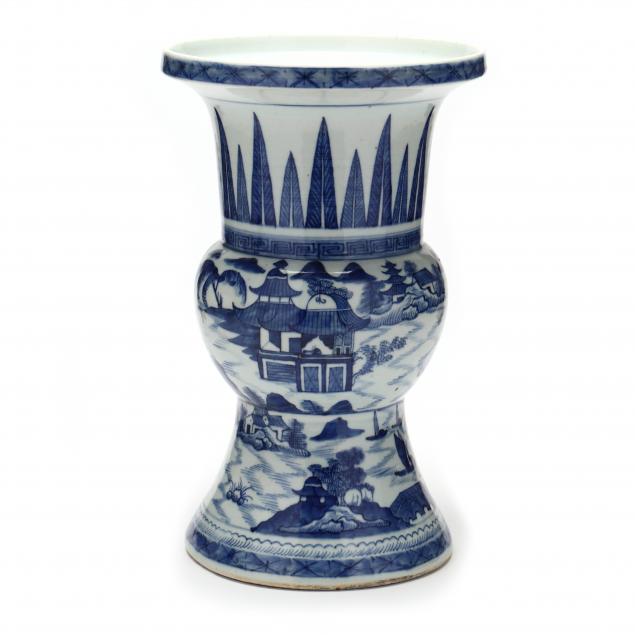 A CHINESE PORCELAIN BLUE AND WHITE