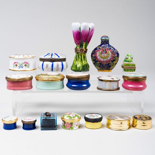 GROUP OF PORCELAIN AND ENAMEL ARTICLES,