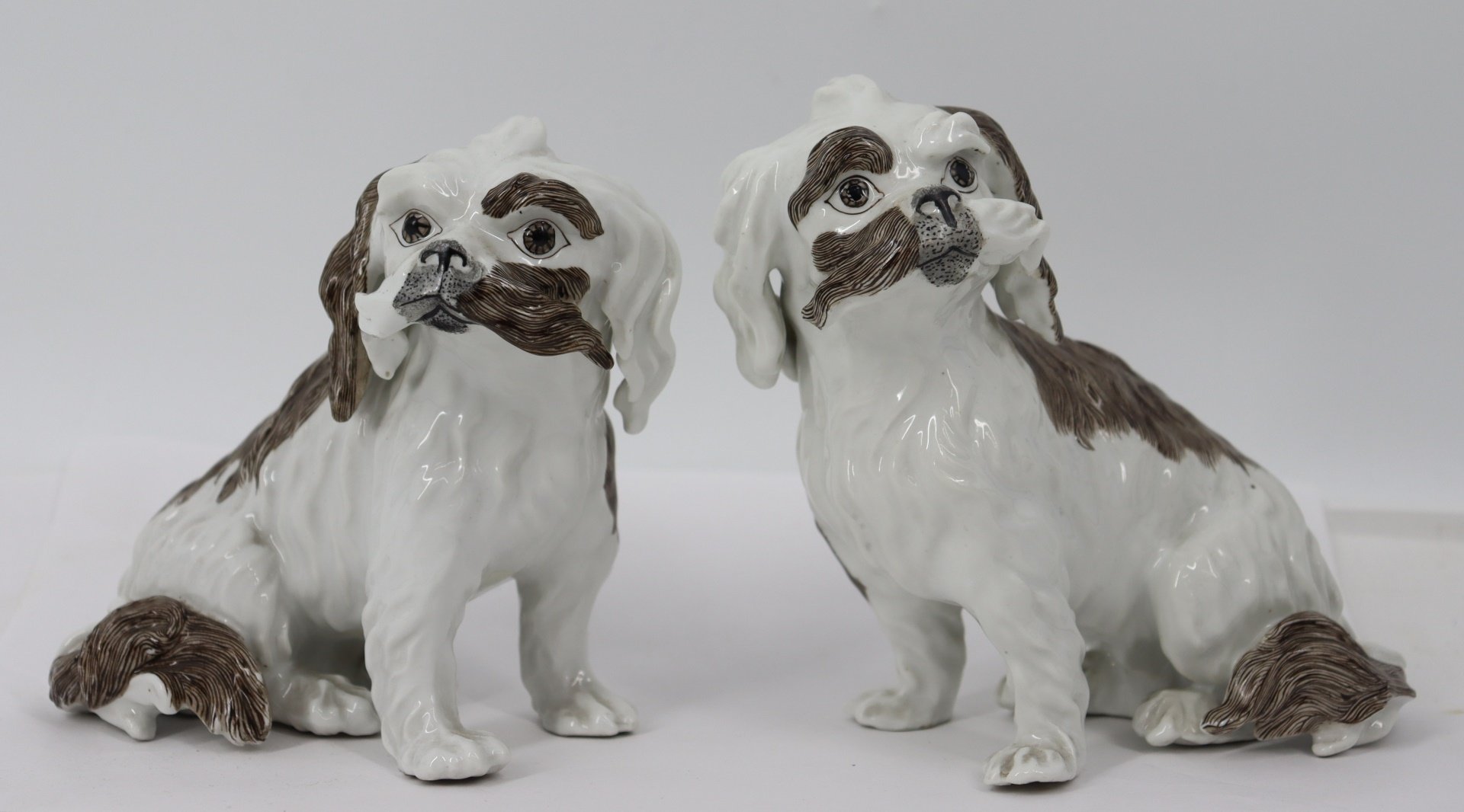 AN ANTIQUE PAIR OF GERMAN PORCELAIN