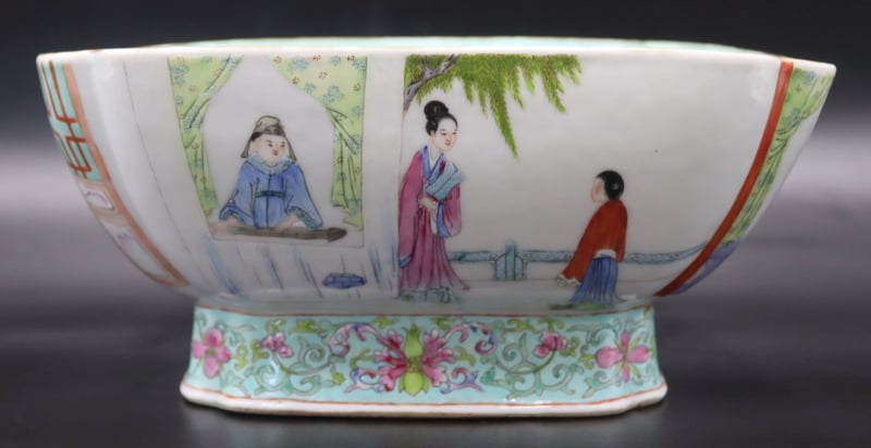 CHINESE FAMILLE ROSE ENAMEL DECORATED 3b96ee