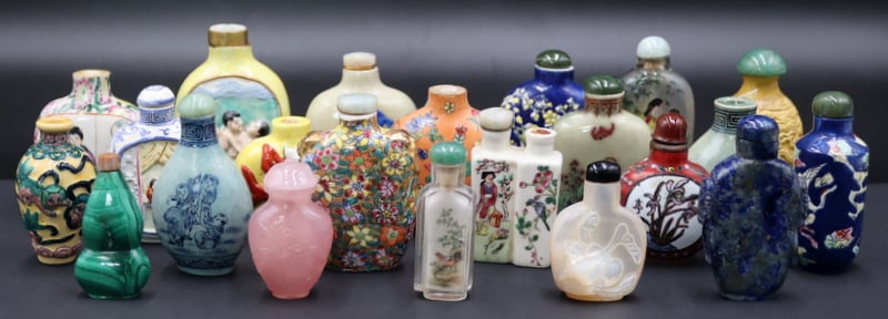 COLLECTION OF (22) SNUFF BOTTLES.