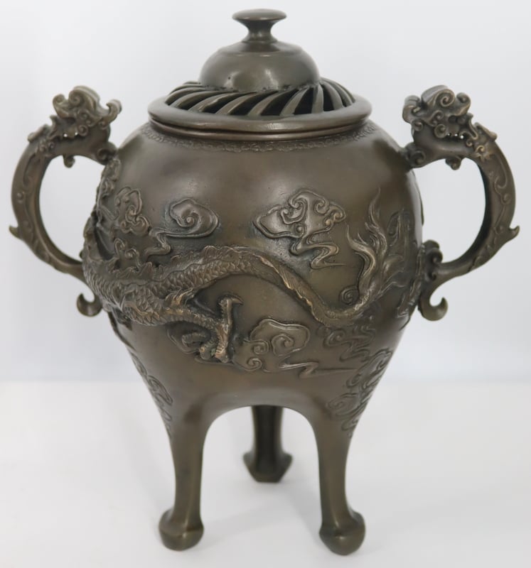 SIGNED CHINESE BRONZE CENSER WITH 3b9708