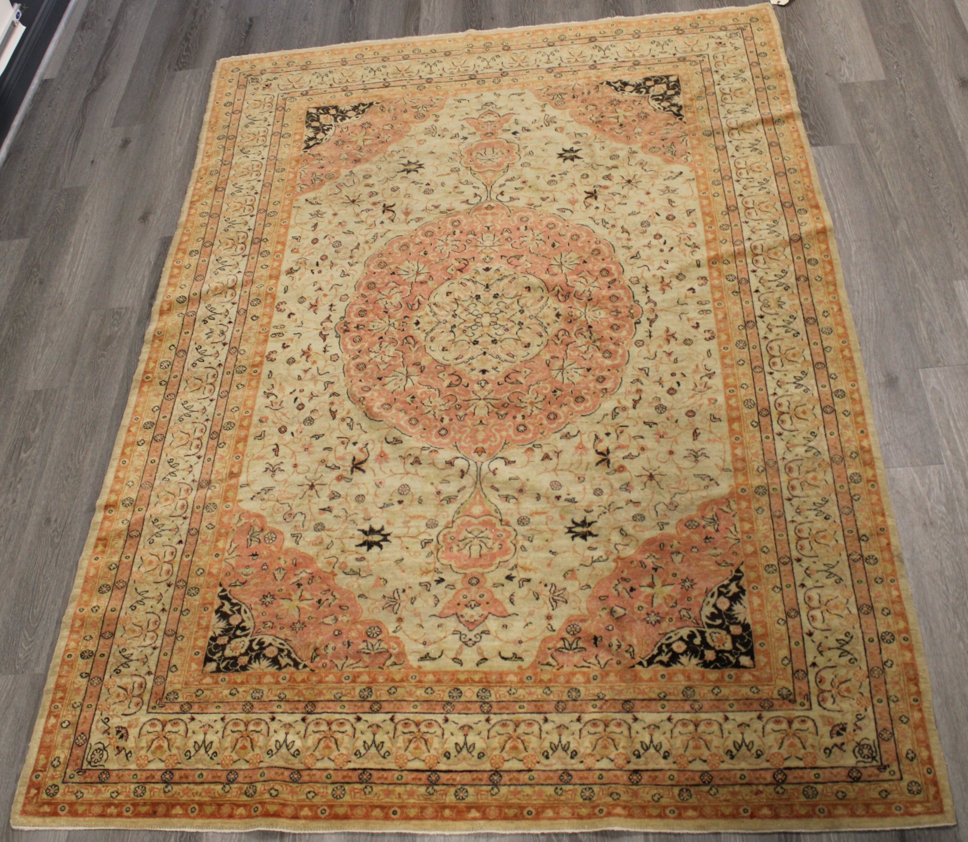 VINTAGE AND FINELY HAND WOVEN CARPET  3b9713