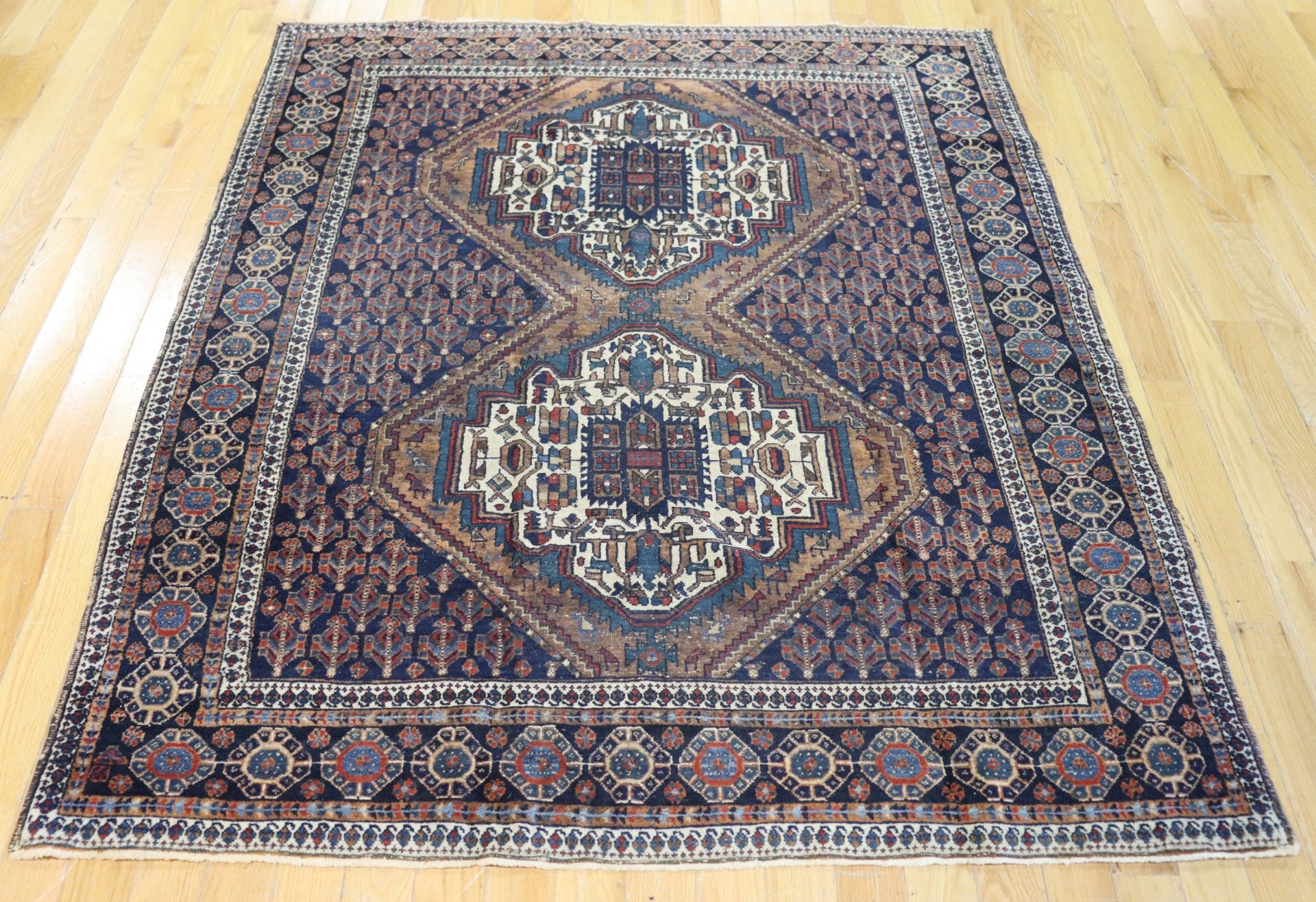 ANTIQUE AND FINELY HAND WOVEN AREA 3b971c
