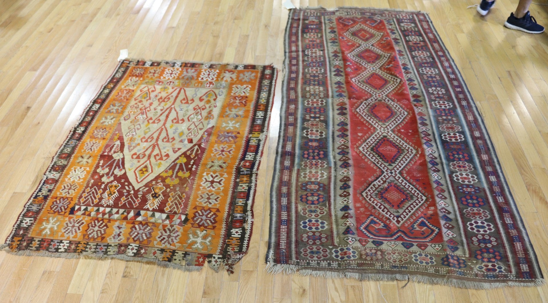 2 ANTIQUE AND FINELY HAND WOVEN 3b971d