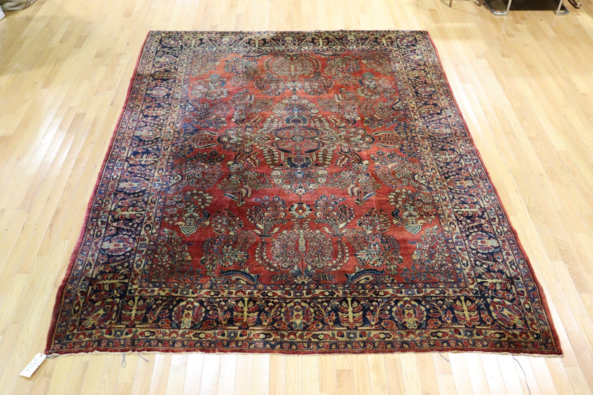 ANTIQUE AND FINELY HAND WOVEN SAROUK