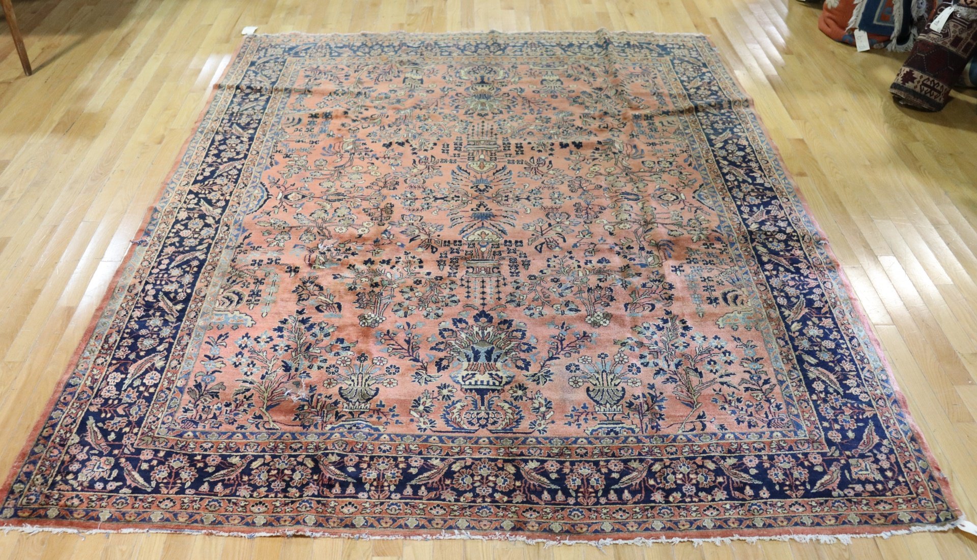 ANTIQUE AND FINELY HAND WOVEN SAROUK