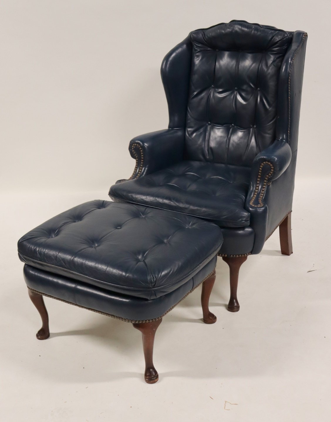 Q A STYLE LEATHER WING CHAIR  3b973c