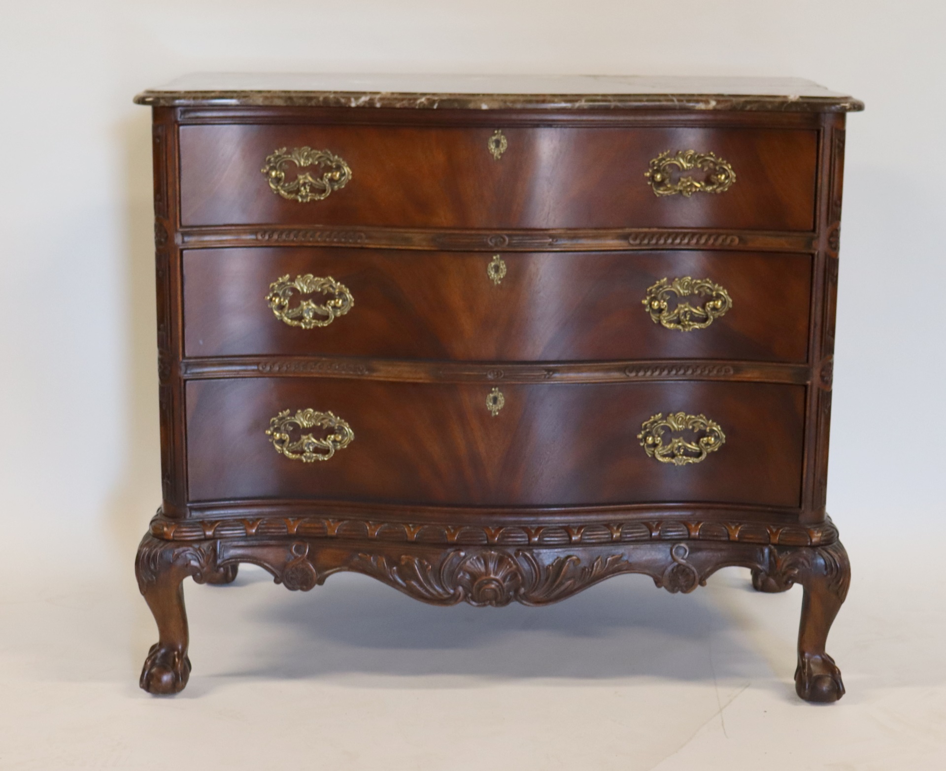 HENRENDON MARBLETOP MAHOGANY DRESSER  3b97fd