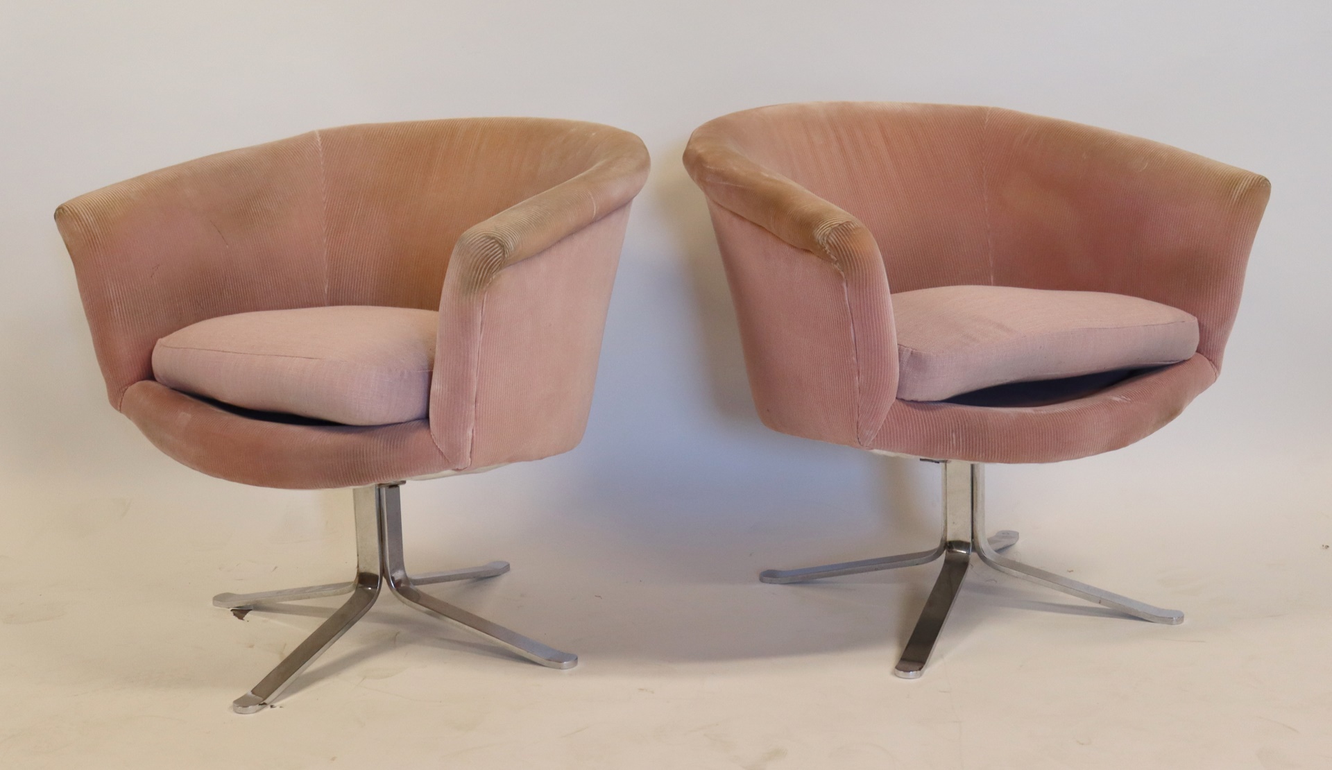 MIDCENTURY PAIR OF CHROME UPHOLSTERED