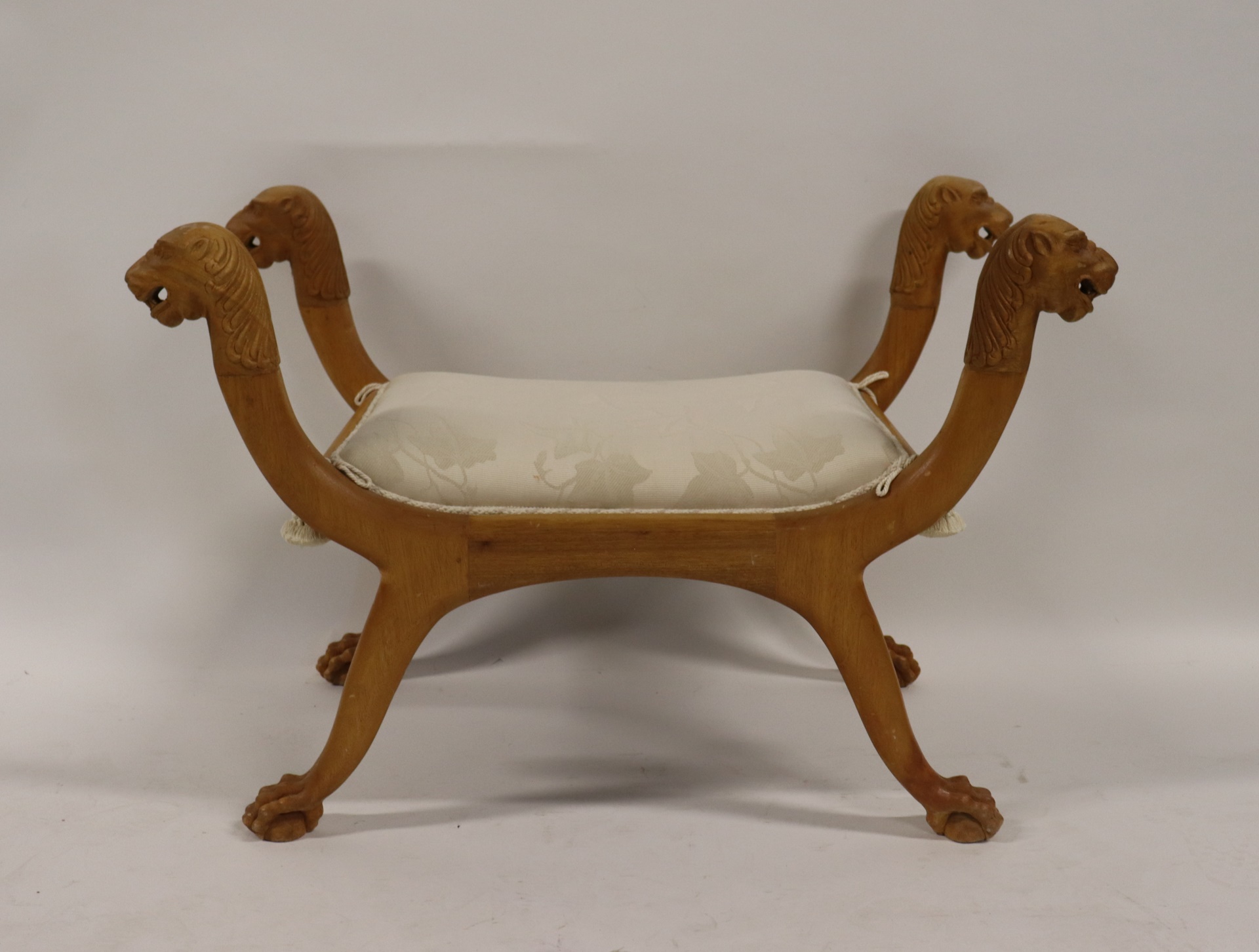 NEOCLASSICAL STYLE BENCH WITH HEADS 3b9820