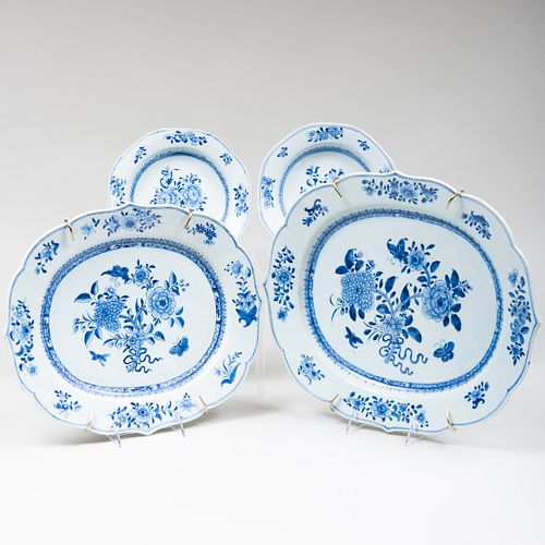 PAIR OF CHINESE EXPORT BLUE AND