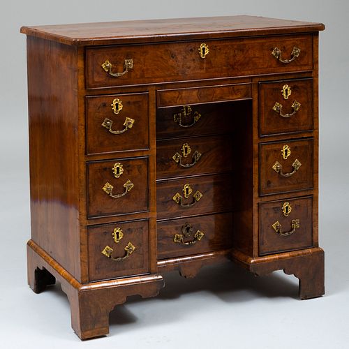 GEORGE I INLAID BURL WALNUT DRESSING 3b986e