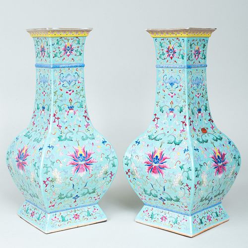 PAIR OF CHINESE FAMILLE ROSE TURQUOISE