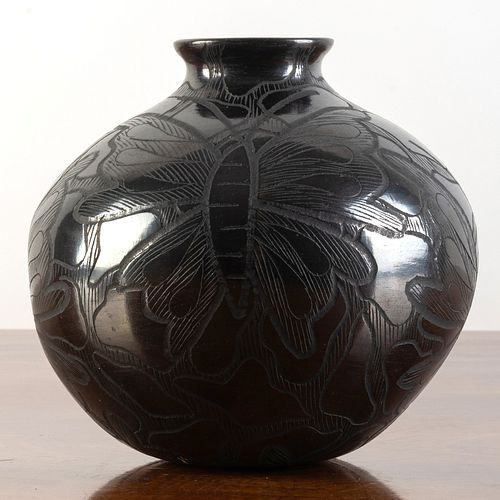 MATA ORTIZ BURNISHED POTTERY JARIncised