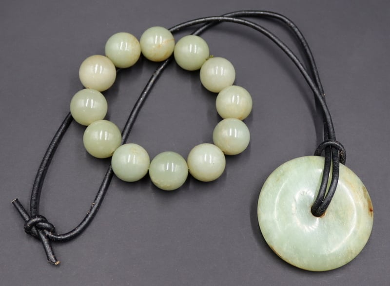 JEWELRY. GROUPING OF CARVED JADE