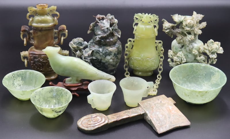 COLLECTION OF JADEITE AND HARDSTONE