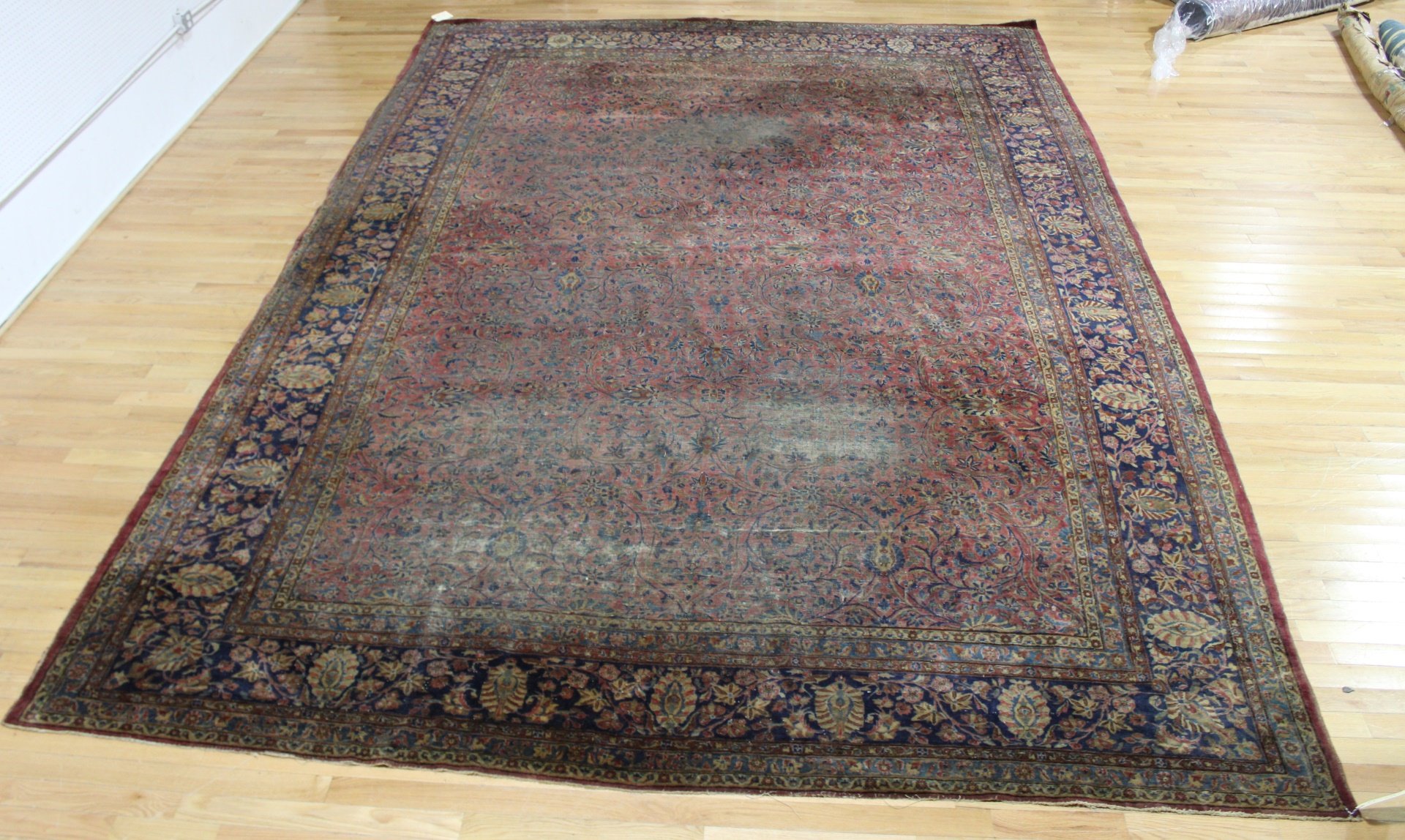 ANTIQUE AND FINELY HAND WOVEN SAROUK 3b9d83