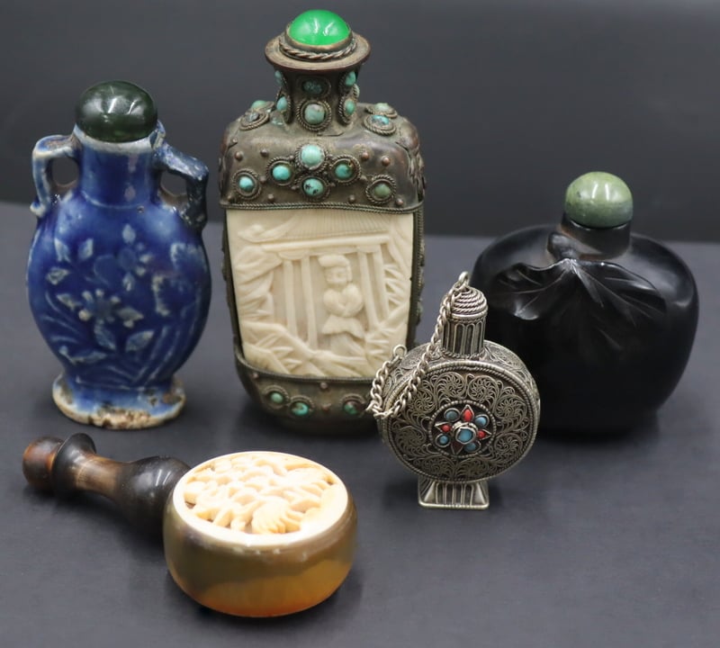  5 ASSORTED ASIAN SNUFF BOTTLES  3b9d7c