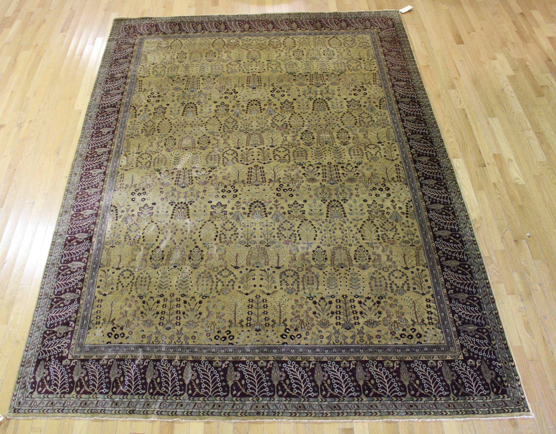 VINTAGE AND FINELY HAND WOVEN AGRA 3b9d98
