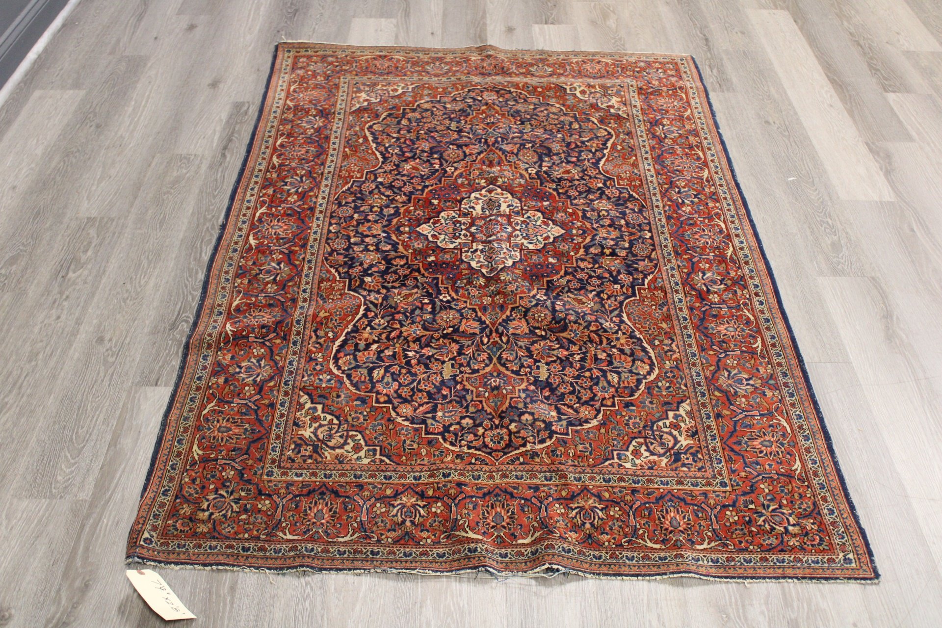 ANTIQUE AND FINELY HAND WOVEN CARPET  3b9da3