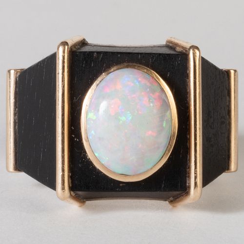 CABOCHON OPAL SET IN A STERLING