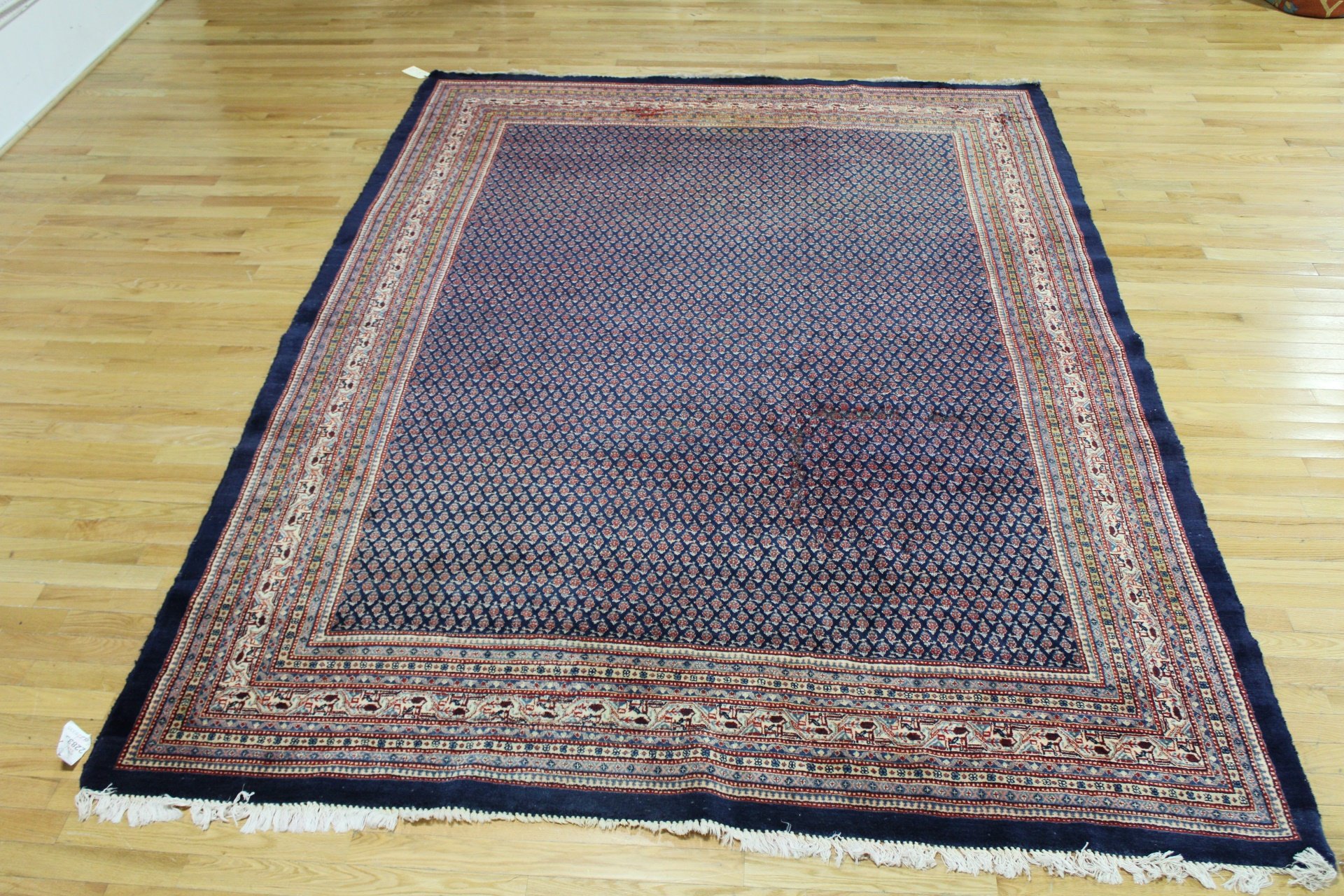 ANTIQUE AND FINELY HAND WOVEN CARPET  3b9dc1