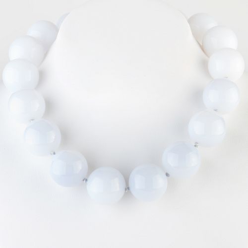 CHALCEDONY BEAD NECKLACEApprox  3b9e39