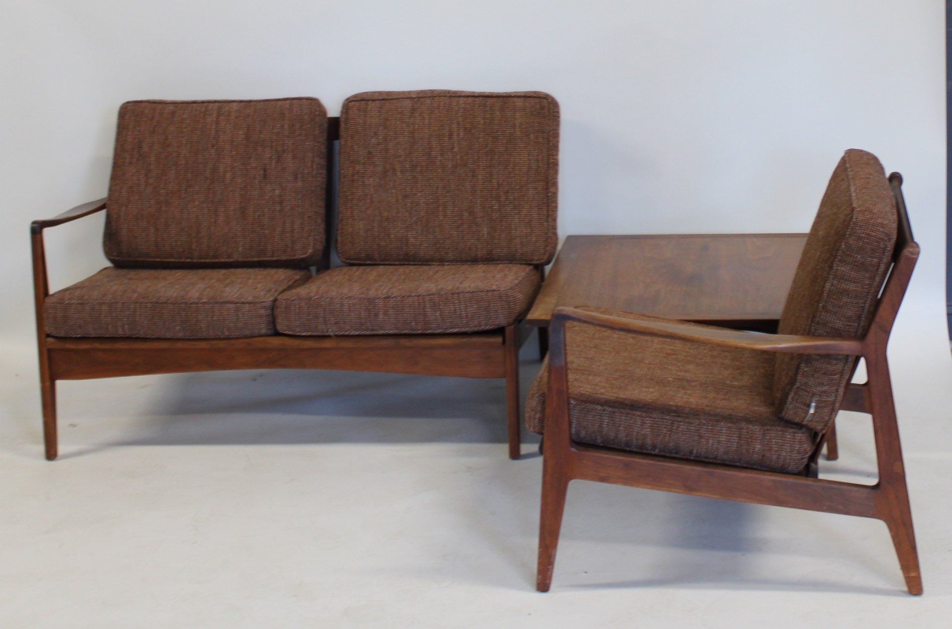 3 PC MID CENTURY SOFA SET TABLE  3b9e85