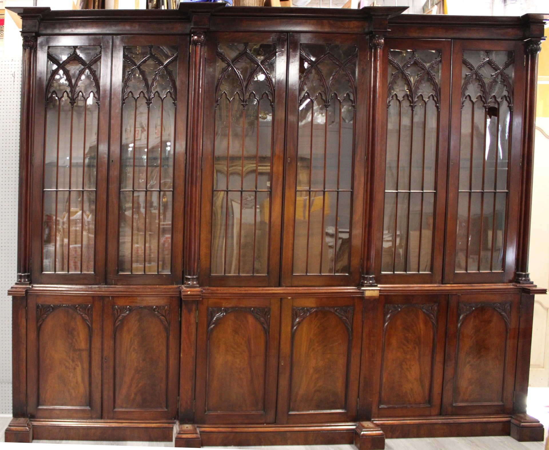 MONUMENTAL MAHOGANY GOTHIC STYLE 3b9ec4