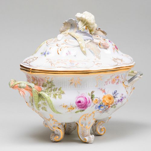 MEISSEN PORCELAIN TUREEN AND COVER 3b9fcd