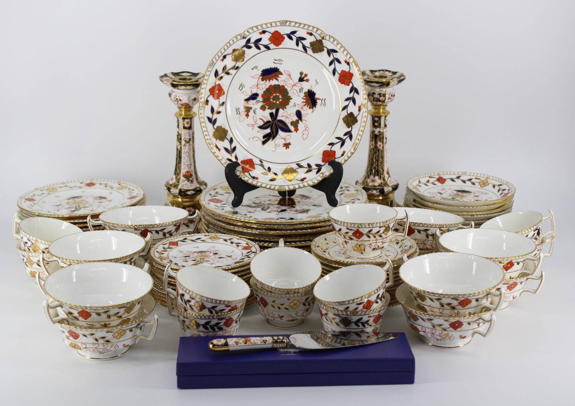 GROUPING OF ROYAL CROWN DERBY BONE