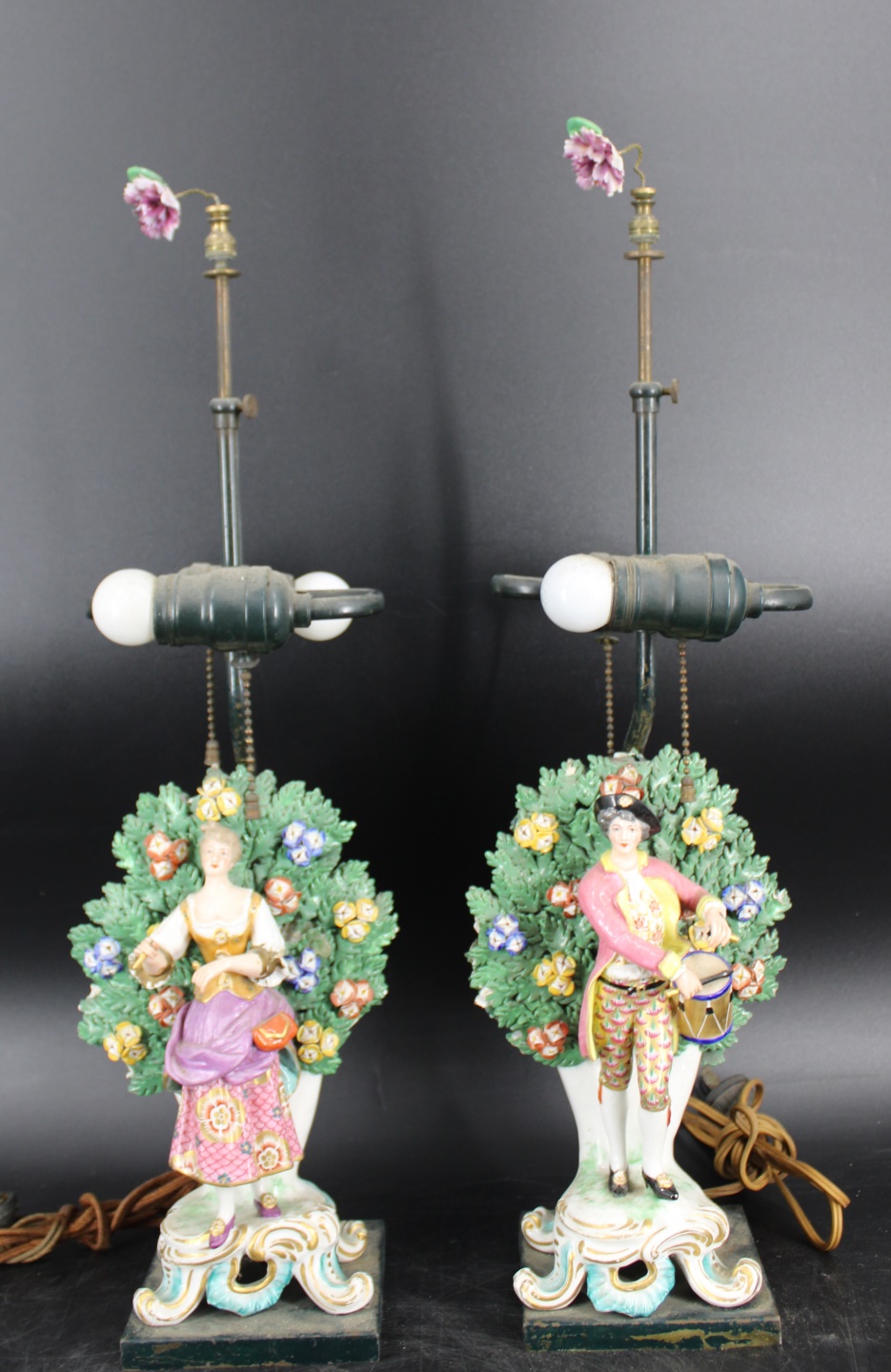 PAIR OF CHELSEA PORCELAIN MUSICIAN 3ba083