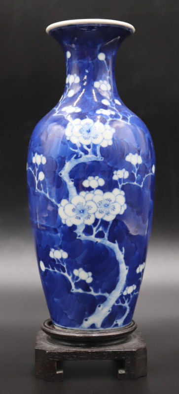 SIGNED CHINESE BLUE AND WHITE PEONY 3ba0b7