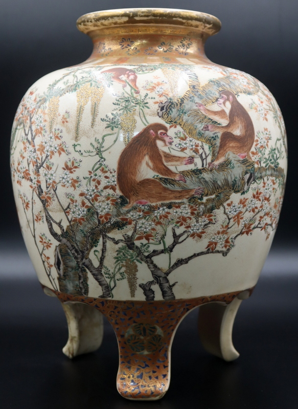 SIGNED JAPANESE SATSUMA VASE WITH 3ba0dc