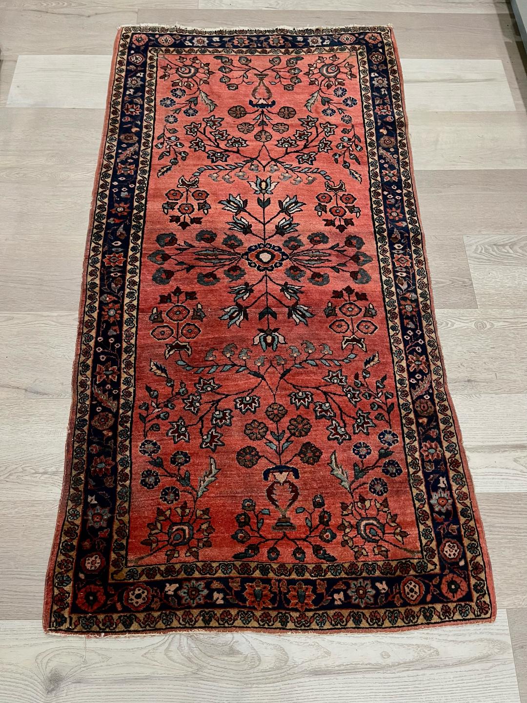 ANTIQUE AND FINELY HAND WOVEN SAROUK